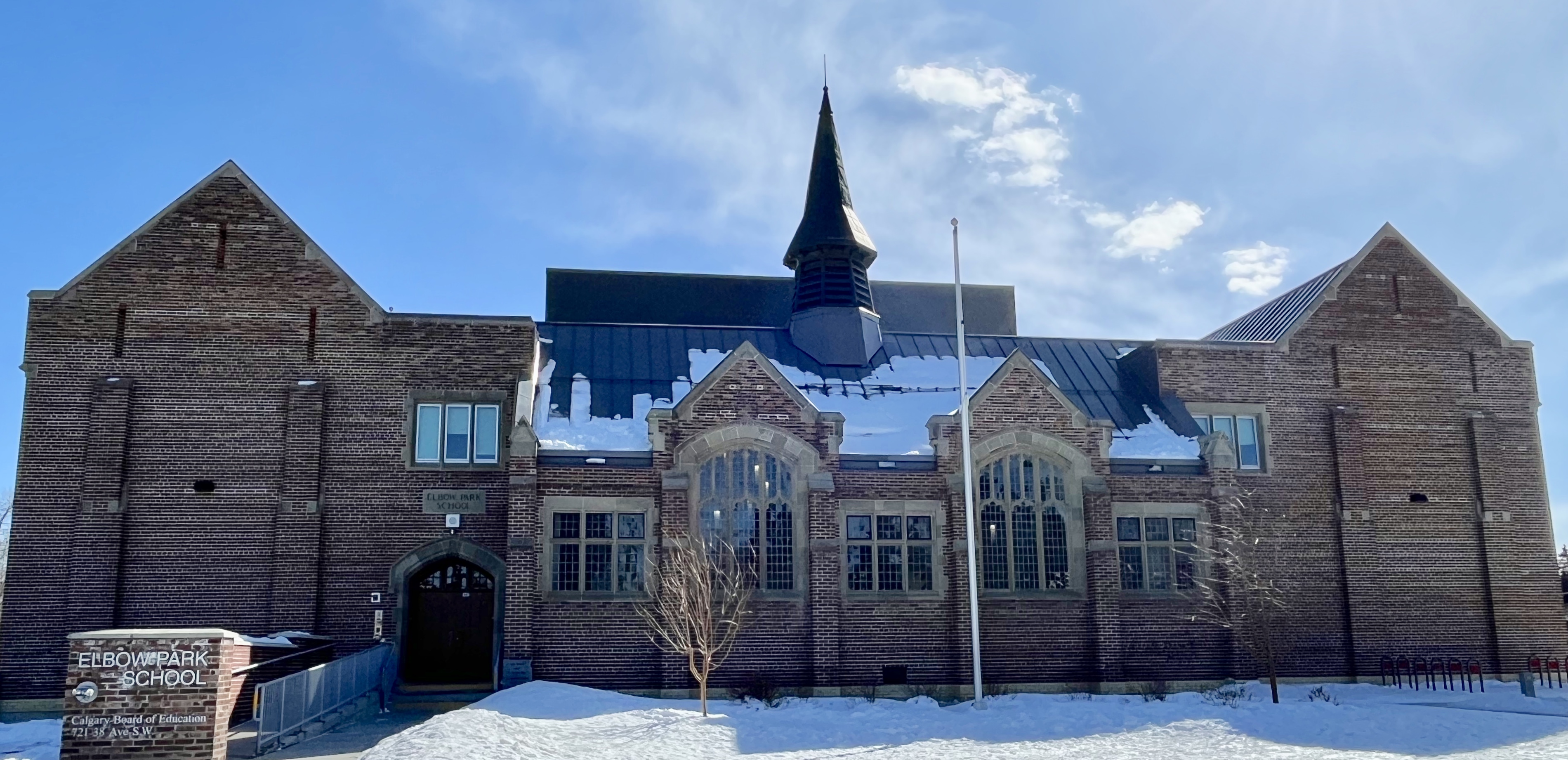 Urban hiking, explore, dog walk