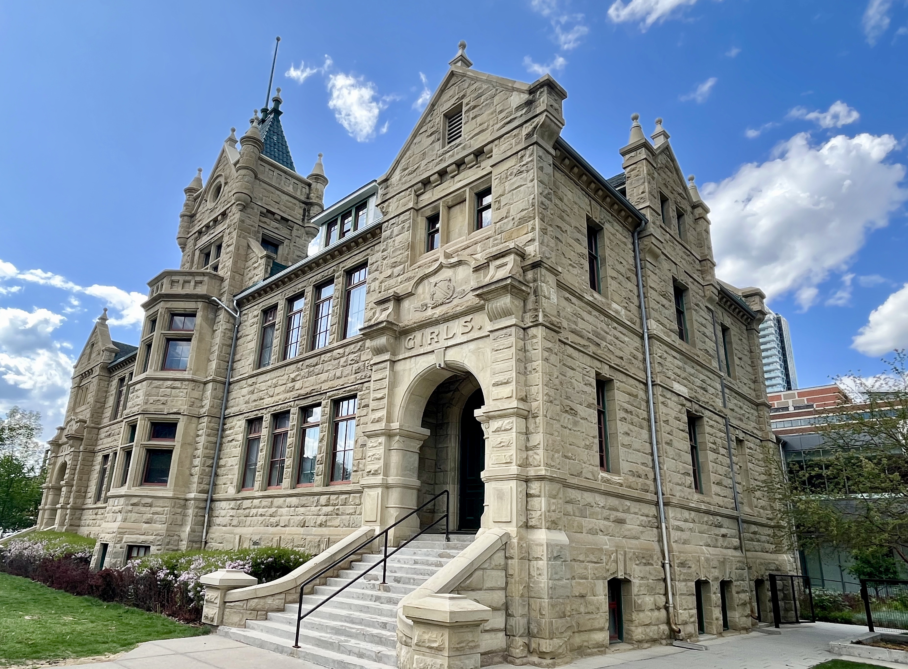 Sandstone, school, urban exploring, history, tour